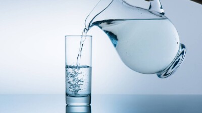 В популярном мессенджере распространяется фейк о заражённой воде в Абайской области