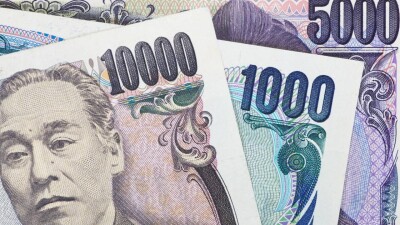 Курс японской иены к доллару обвалился до нового минимума