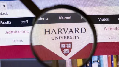 Преподаватели Гарварда подали в суд на администрацию Трампа. На кону 9 млрд долларов
