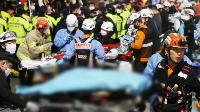 Полиция Южной Кореи признала, что не смогла предотвратить давку во время Хэллоуина