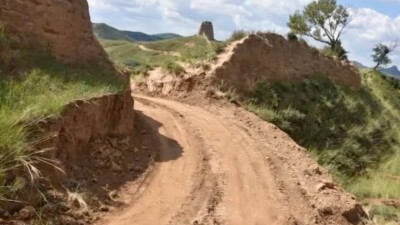 Два человека проломили Великую Китайскую стену, чтобы проложить короткий путь на работу