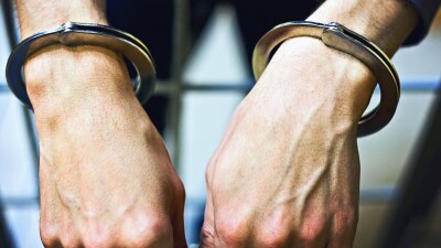 Двух начальников из отдела по борьбе с наркопреступностью задержали в Жамбылской области