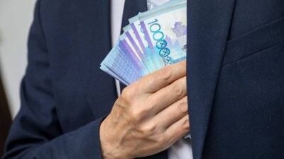 Замглавы управления в Туркестанской области заподозрили в получении 10 млн тенге за договор по госзакупкам