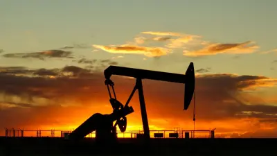 Нефть дорожает, но тенге слабеет к доллару. Почему?