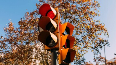 Почему на некоторых улицах Астаны увеличили продолжительность красного сигнала светофора