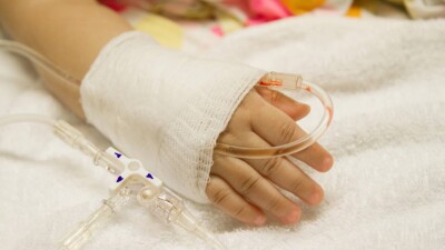 Блогерша из Австралии травила годовалую дочь ради пожертвований