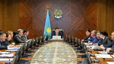 "Почему здания, принятые в прошлом году, не сдали в эксплуатацию?" Берик Уали обвинил чиновников в халатности