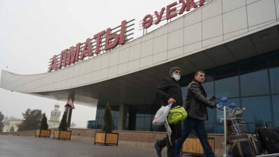 В аэропорту Алматы закрыли въезд для автомобилей на второй этаж