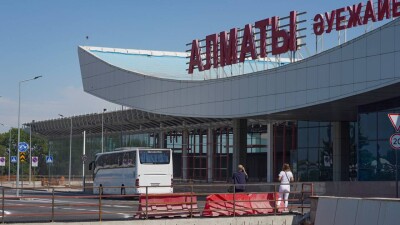Автобусы не будут заезжать на остановку в аэропорту Алматы. Так планируют разгрузить пробки