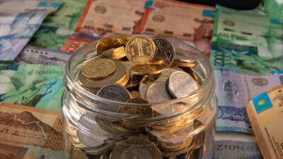 У каких специалистов в Казахстане выросла зарплата в октябре