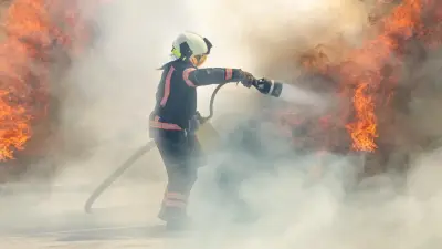 Пожар в Турксибском районе Алматы: пять человек в больнице, огонь остановили у жилых домов