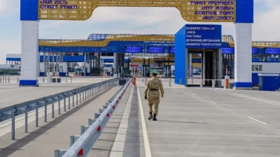 Автомобильные пункты пропуска на границе с Китаем не будут работать c 1 по 3 октября
