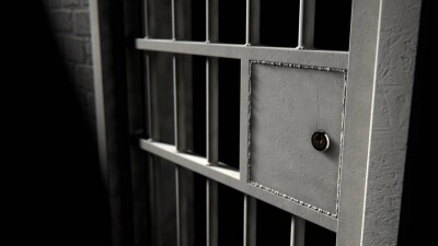 Почему надзиратели заблокировали входы в тюрьмы по всей Франции