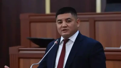 Кыргызский депутат сбежал от ГКНБ, выпрыгнув со второго этажа