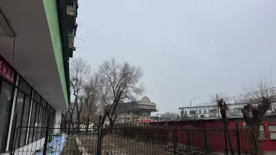 Самовольную пристройку к помещению в жилом доме снесли в Алматы