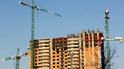 "Самострой приводит не к продажам, а к сносу". 22 жилых комплекса могут недостроить в Астане