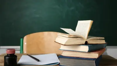 Уволенный за "аморальный проступок" педагог из Тараза через суд восстановилась на работе