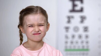 Каждый третий ребёнок в мире плохо видит: зрение ухудшает раннее обучение