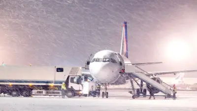 После снегопада в Алматы аэропорт возвращается к нормальной работе: какие рейсы ещё задерживаются