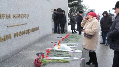 Алматинцы почтили память погибших во время январских событий