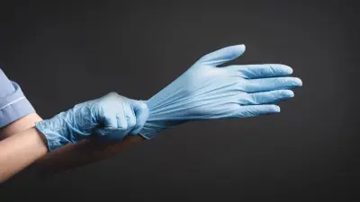 Импортные перчатки выдавали за казахстанские: аудиторы и прокуроры разошлись во мнении, было ли нарушение