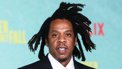 Рэпера Jay-Z обвинили в изнасиловании 13-летней девочки