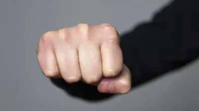 В Актау мужчина ударил продавщицу кулаком в лицо за отказ продать алкоголь: как его наказали