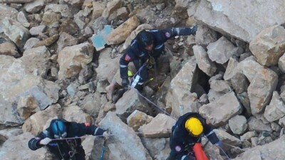 Автобус провалился в воронку в Павлодарской области: по факту гибели спасателей начали расследование