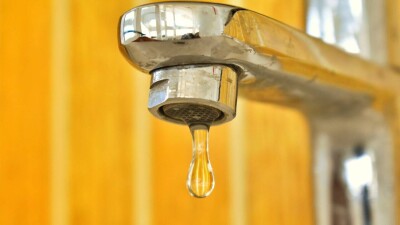 Воду временно отключат в двух районах Алматы