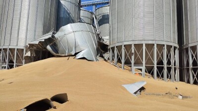 Зернохранилище разорвало на части в Костанае. Предположительная причина – удар молнии