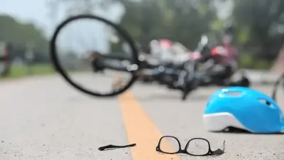 Велосипедиста сбила машина на спуске с алматинского Медео: он попал в реанимацию