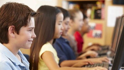 Школьники смотрели эротический контент во время уроков в ВКО