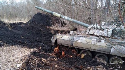 Украина использует трофейные российские танки и бронетехнику против армии РФ