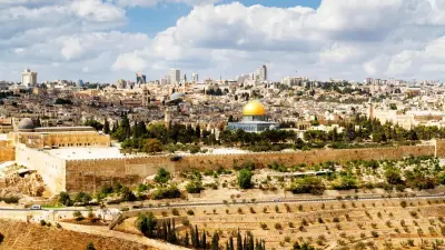 Шесть человек расстреляли на автобусной остановке в Иерусалиме