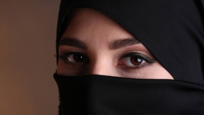 Закрывающую лицо одежду запретили носить в Швейцарии