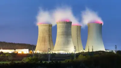 Впервые после аварии на "Фукусиме" её оператор запустил реактор на крупнейшей в мире АЭС