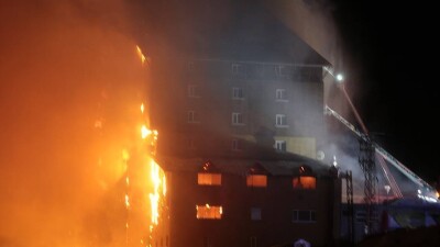 Крупный пожар произошёл в отеле горнолыжного курорта в Турции: 10 человек погибли, 32 пострадали