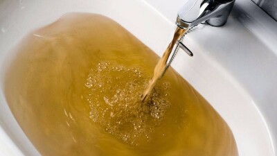 Жительница Костанайской области подала в суд на госпредприятие за ржавую воду из-под крана