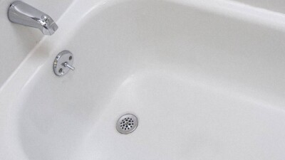 Жителя Талгара арестовали на 15 суток за пранк с ванной перед акиматом