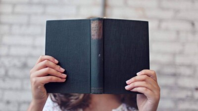 Какие книги рекомендуют прочитать школьникам на каникулах