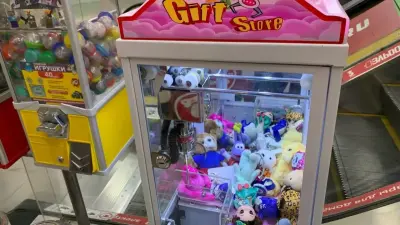 За автоматы "хватайки" взялись в Алматы: депутаты считают их опасными для детей