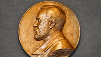 Нобелевскую премию по литературе присудили южнокорейской писательнице Хан Ган