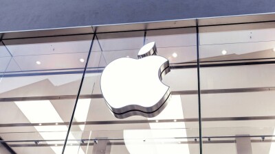"Получают на 10 тысяч долларов больше". Сотрудницы Apple подали в суд из-за гендерной дискриминации в оплате труда