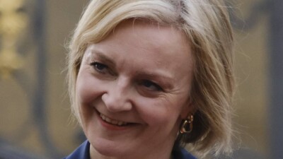 В Британии оппозиция призывает Лиз Трасс отказаться от пособия в 115 тысяч фунтов стерлингов в год