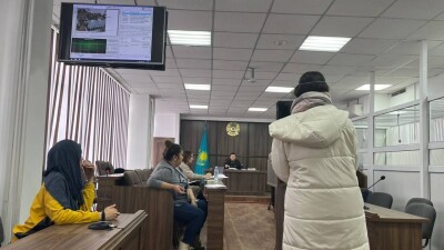 "Спокойно выстрелил в лицо". Свидетельница убийства врача Шумкова дала показания в суде