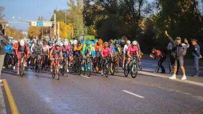 Движение на дороге к Медеу ограничат в Алматы из-за велогонки