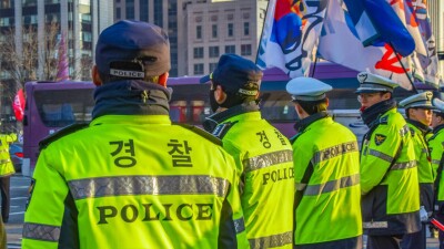 Министр обороны Южной Кореи подал в отставку: возвращение военного положения не исключено