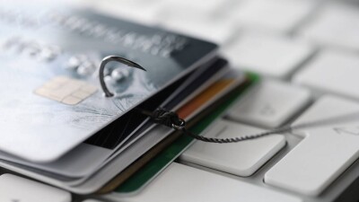 "Любой может проснуться с неожиданным кредитом". Депутат раскритиковал банки, не помогающие жертвам мошенников