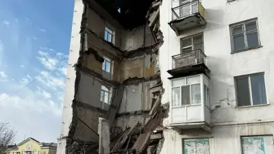 Аварийный подъезд жилого дома обрушился в Балхаше