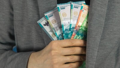 "Попросили взять кредит". Менеджеры банков и их сообщники обманули своих знакомых на 340 млн тенге в Шымкенте